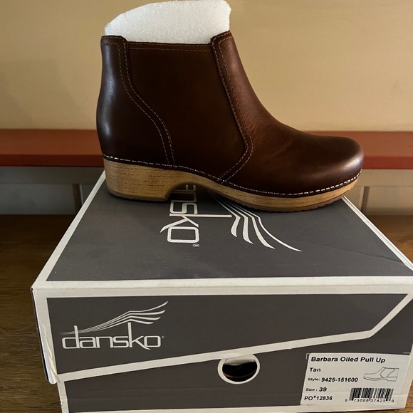 Dansko Shoes - Dansko Barbara Oiled Pull Up Clogs